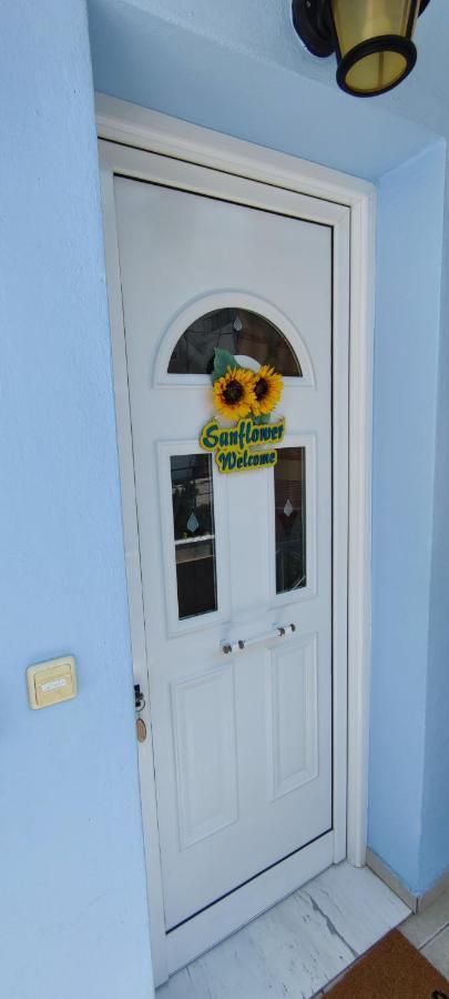 Sunflower Apartment Néa Péramos Esterno foto