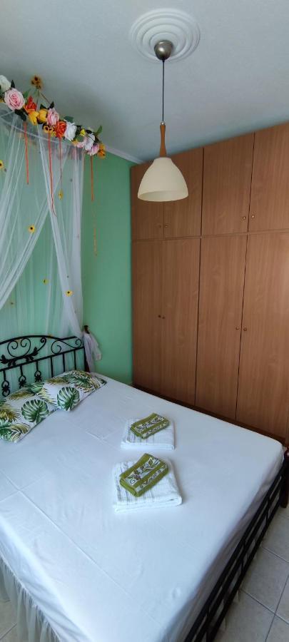 Sunflower Apartment Néa Péramos Esterno foto